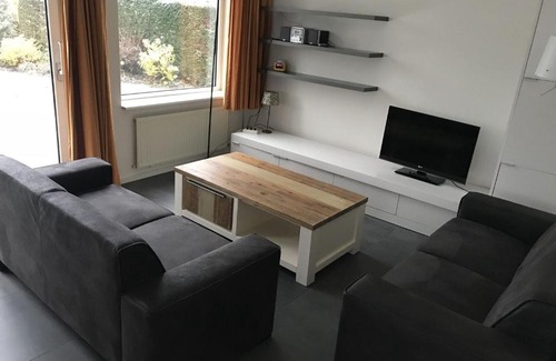 Medemblik House | Tidy bungalow with dishwasher, close to the water