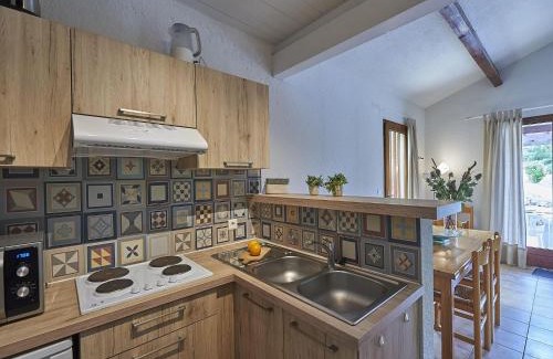 Quillan House | Tidy bungalow with dishwasher on a green domain