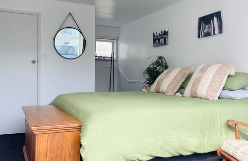Okitu Apartment | Tidy lower ground floor apartment opposite the beach