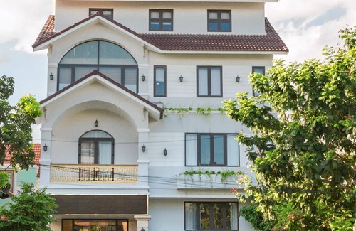 Son Tra Hotel | TIDY QUEEN ROOM, SMART TV, BEACH AREA, with BREAKFAST
