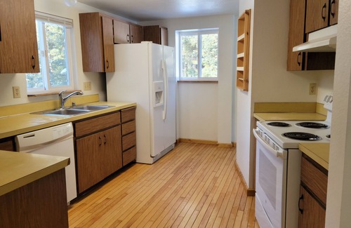 Bear Creek Apartment | Tiehacker Lodging is the perfect place to relax and enjoy the beauty of Alaska!