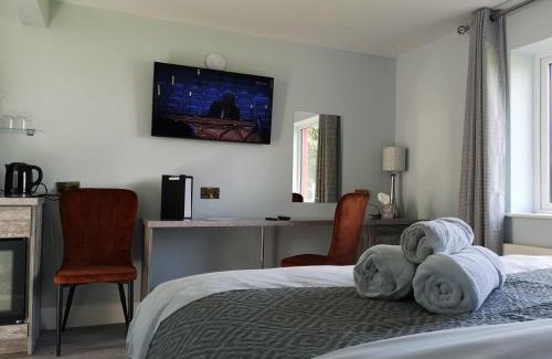 Kilkelly Apartment | Tiernan's Luxury King Room Ensuite