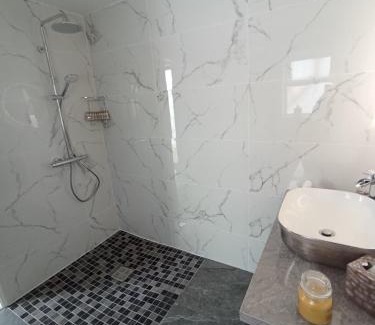 Kilkelly Apartment | Tiernan's Luxury King Room Ensuite