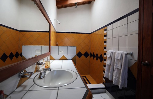 Escazu Bed & Breakfast | Tierra Magica B&B and Art Studio