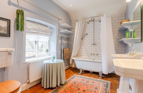 Cheltenham Cottage | Tiesel Cottage - sleeps 4 guests in 2 bedrooms