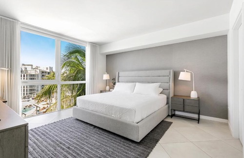 Central Beach House | Tiffany Hazel - Rooftop Pool, Gym, & Walk to Beach