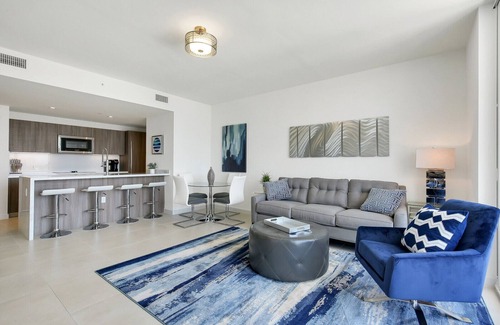 Central Beach Condo | Tiffany Indigo: Rooftop Pool, Gym, Walk to Beach