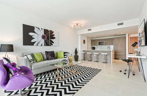 Central Beach Condo | Tiffany Sage: Rooftop Pool, Gym, & Walk to Beach