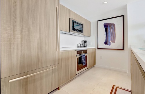 East Fort Lauderdale Condo | Tiffany Topaz: Rooftop Pool, Gym, Walk to Beach