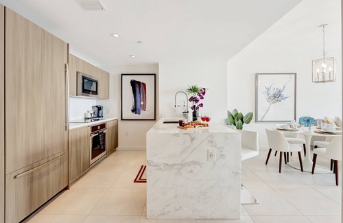 East Fort Lauderdale Condo | Tiffany Topaz: Rooftop Pool, Gym, Walk to Beach