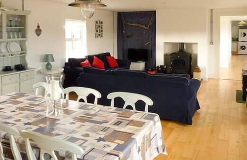 Carrigaholt Cottage | TIG FADA, pet friendly, with open fire in Kilkee, County Clare