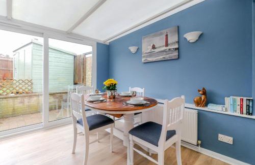 Stevenage Apartment | Tiger House Stevenage 5 Bed 4 Bath Group Bookings