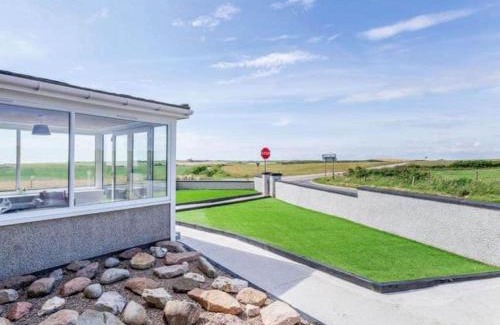 Peterhead House | Tigh Na Mhor , Hot Tub , Games Room , 5 Bedroom ,Sleeps 13 , Large Villa