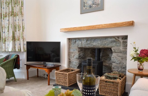 Tighnabruaich Apartment | Tighnafaolinn Apartment, shore front location, stunnning sea views