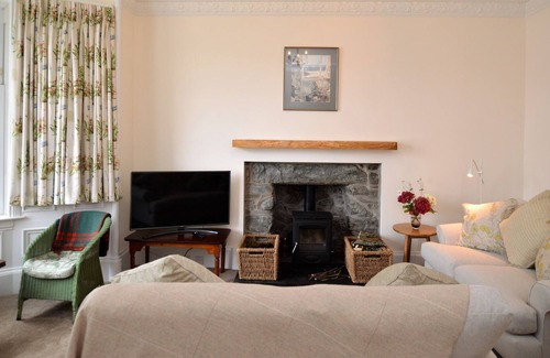 Tighnabruaich Apartment | Tighnafaolinn Apartment, shore front location, stunnning sea views