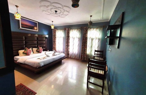 Nishat-Shalimar Hotel | TIH Hotel Ash Vale