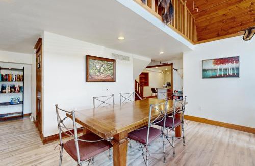 Campbellsport Apartment | Tiki Beach Condo #9
