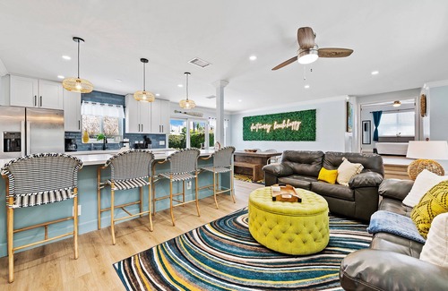 Dania Beach House | ⛳️ TIKI PARADISE! Pool, putting green, arcade, kids’ playset!