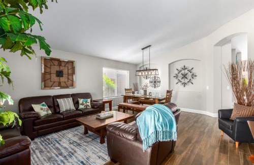 Ashley Park House | Tiki Time Perfect Pool Home in Chandler! Sleeps 8! home
