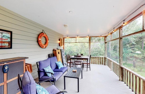 Pine Knoll Shores House | Tiki Treasure