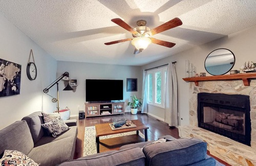 Pine Knoll Shores House | Tiki Treasure