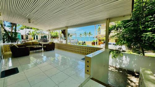 Nong Chaeng House | Tiki White House