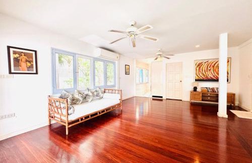 Nong Chaeng House | Tiki White House