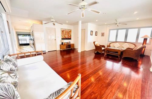 Nong Chaeng House | Tiki White House