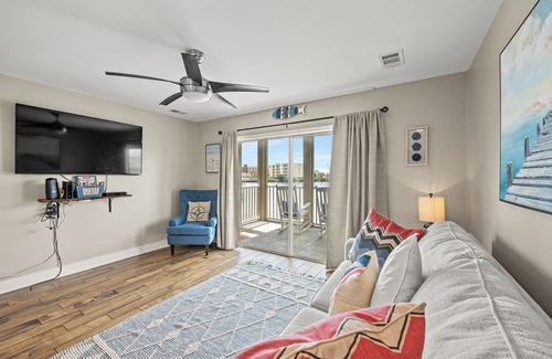 Cherry Grove Beach Condo | Tilghman Shores A2 - Newly Renovated 1 Bedroom Condo - Close to Beach - Pool - Lake View