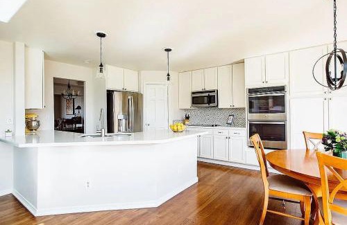 Fort Collins House | Tiller House - Green Room