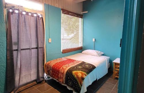 Anna's Retreat Hostel | Tillett Gardens Guest House & Hostel