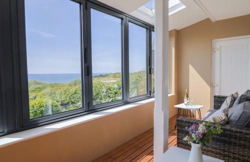 Charmouth House | Tillicum