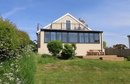 Charmouth House | Tillicum