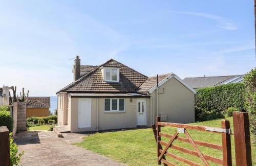 Charmouth House | Tillicum