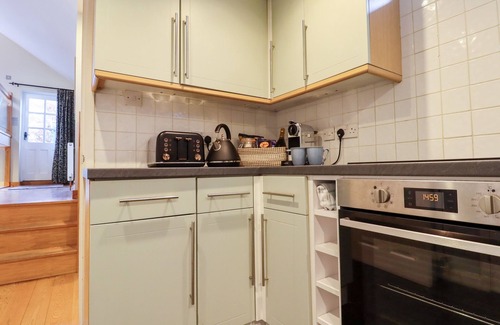 Udimore Cottage | TILLINGHAM VIEW, pet friendly, character holiday cottage in Broad Oak