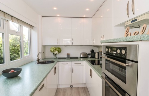 Weston-super-Mare House | TILLY’S COTTAGE, pet friendly, character holiday cottage in Kewstoke