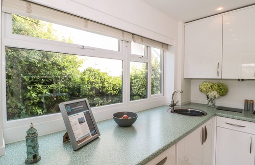 Weston-super-Mare House | TILLY’S COTTAGE, pet friendly, character holiday cottage in Kewstoke