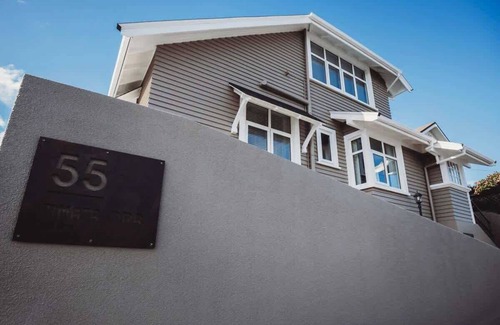 New Plymouth Villa | Timata Ora - 7BR family home in prime location
