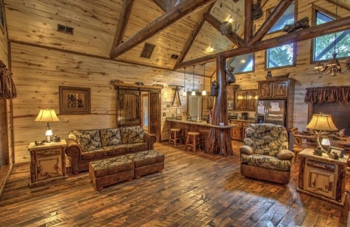 Broken Bow Cabin | Timber Bear Cabin - Your Perfect Getaway, Firepit/Jacuzzi/WiFi/Much More!