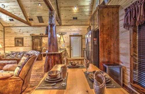 Broken Bow Cabin | Timber Bear Cabin - Your Perfect Getaway, Firepit/Jacuzzi/WiFi/Much More!