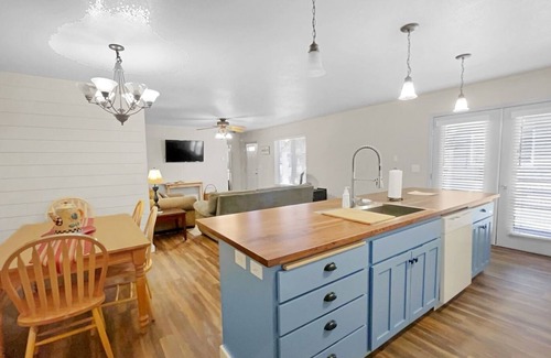 Sisters House | Timber Creek Escape with great location and amenities