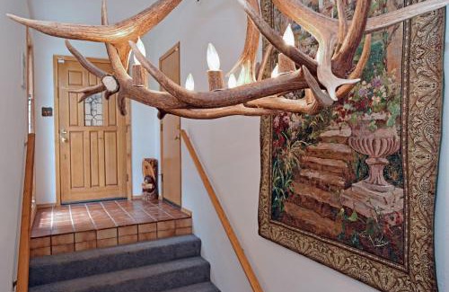 Taos Ski Valley House | Timber Crest Retreat - Hot Tub - Satellite - Washer - Dryer - Fireplace - Grill - Firepit - Garage Access