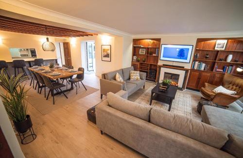 St Brides House | Timber Hill - Parkfields