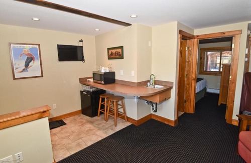 Ludlow Hotel | Timber Inn Motel