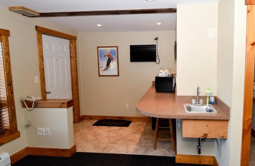 Ludlow Hotel | Timber Inn Motel