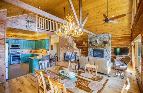 Compton Cabin | Timber Lodge - 4 Bedroom Log Cabin retreat near the Buffalo River