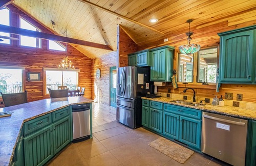 Compton Cabin | Timber Lodge - 4 Bedroom Log Cabin retreat near the Buffalo River