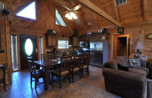 Branson Cedars Cabin | Timber Mountain Lodge, Private Hot Tub .1 Mi to Thunder Ridge; 10 min Branson
