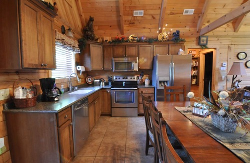 Branson Cedars Cabin | Timber Mountain Lodge, Private Hot Tub .1 Mi to Thunder Ridge; 10 min Branson