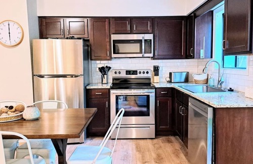 Indian Point Cabin | Timber Point - Charming cabin mins to Marina & SDC